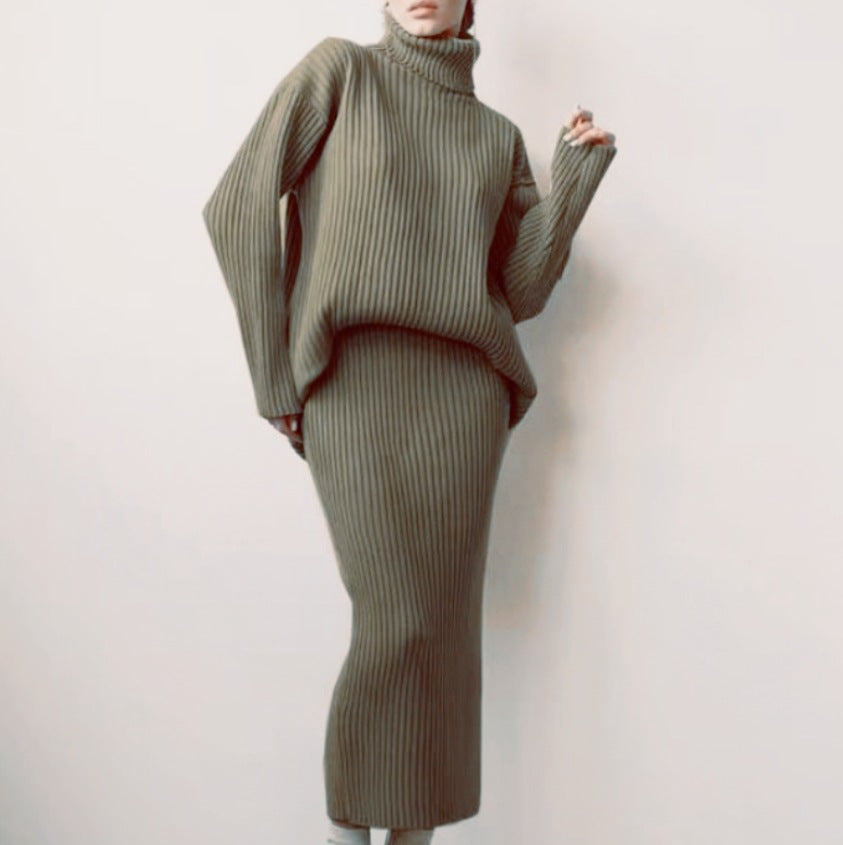 Damstickset med hög krage och mjukt ribbdesign Mirla-Eva Jonsson