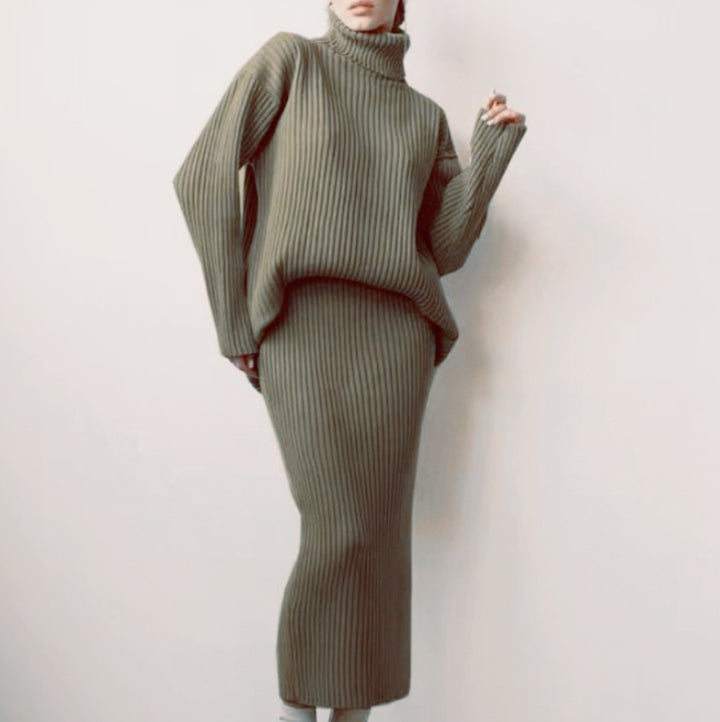 Damstickset med hög krage och mjukt ribbdesign Mirla-Eva Jonsson