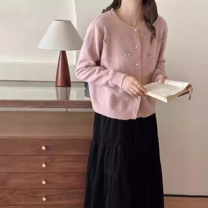 Damstrickjacka med Florala Broderier och Pärnknappar Mirla-Eva Jonsson