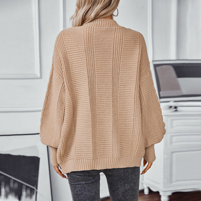 Damstrickjacka med flätdesign och gyllene knappr detaljer Eva Jonsson-Eva Jonsson