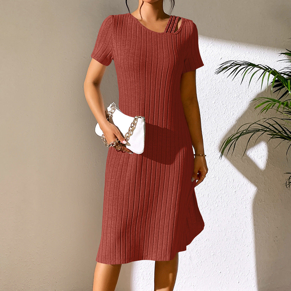 Damstrickklänning med modeaussnitt och elastiskt material Eva Jonsson-Eva Jonsson