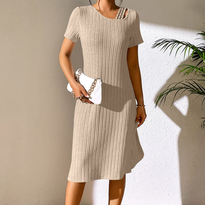 Damstrickklänning med modeaussnitt och elastiskt material Eva Jonsson-Eva Jonsson