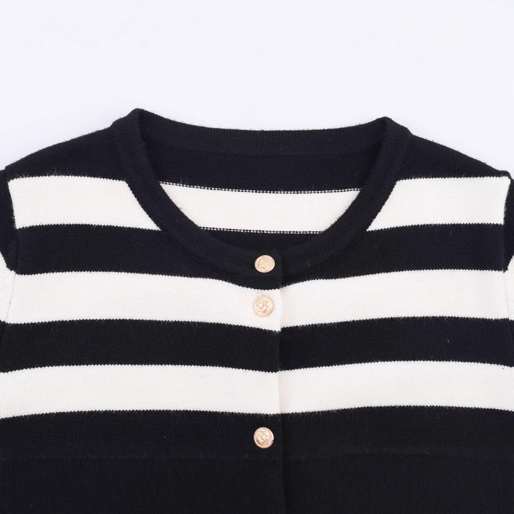 Damstrikket cardigan med maritimt stripesmønster og dekorative knapper Mirla-Eva Jonsson
