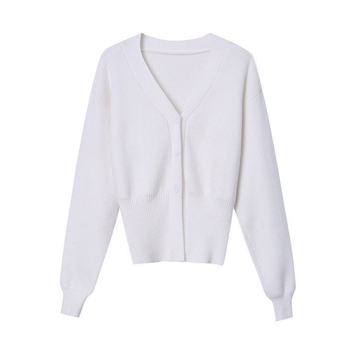 Damstylig cardigan med knappar och elegant V-hals Mirla-Eva Jonsson