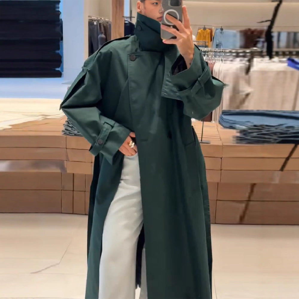 Damstylig trenchcoat med praktiskt bälte Mirla-Eva Jonsson