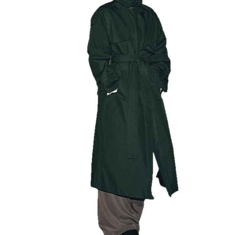 Damstylig trenchcoat med praktiskt bälte Mirla-Eva Jonsson