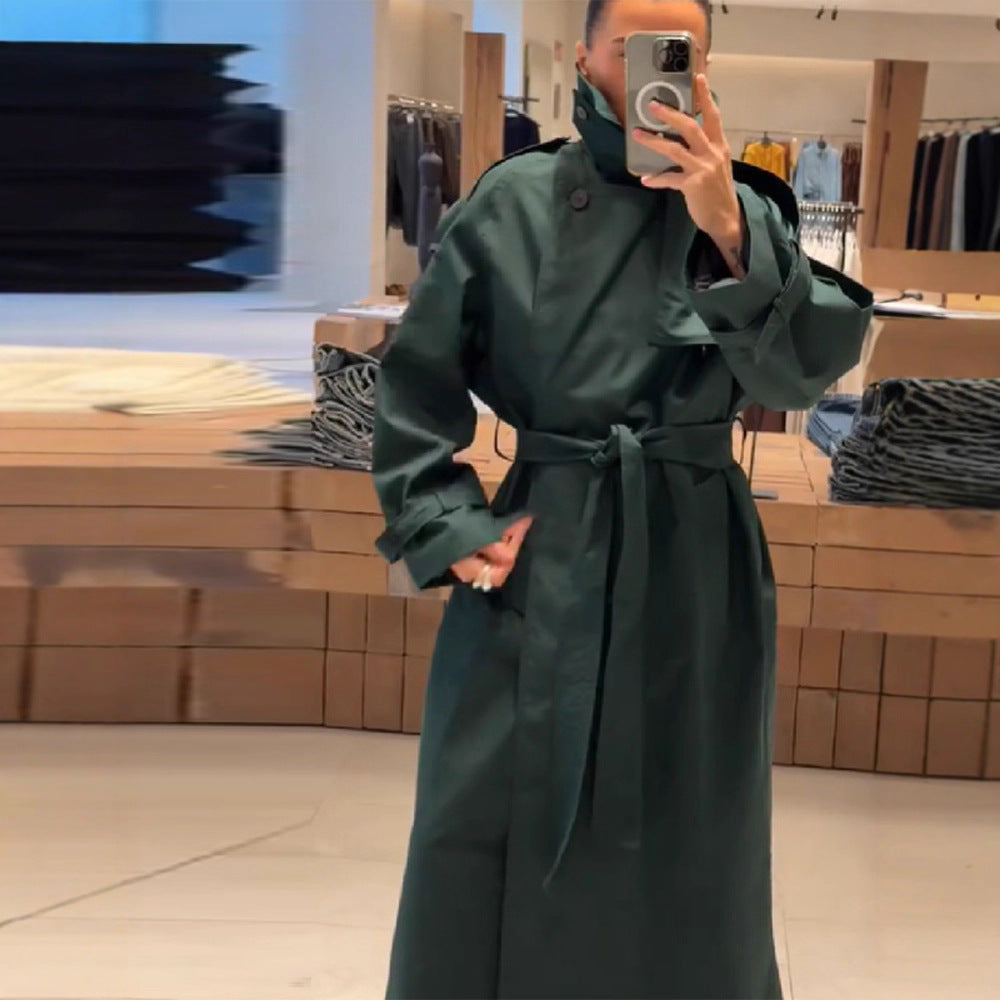 Damstylig trenchcoat med praktiskt bälte Mirla-Eva Jonsson