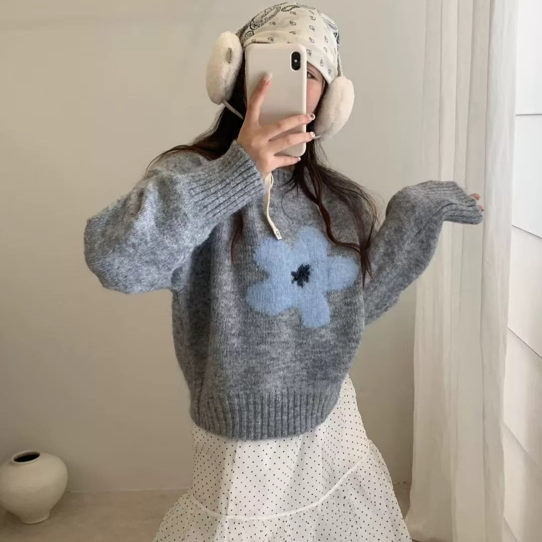 Damsweater med Blommönster och Högflitigt Material Mirla-Eva Jonsson