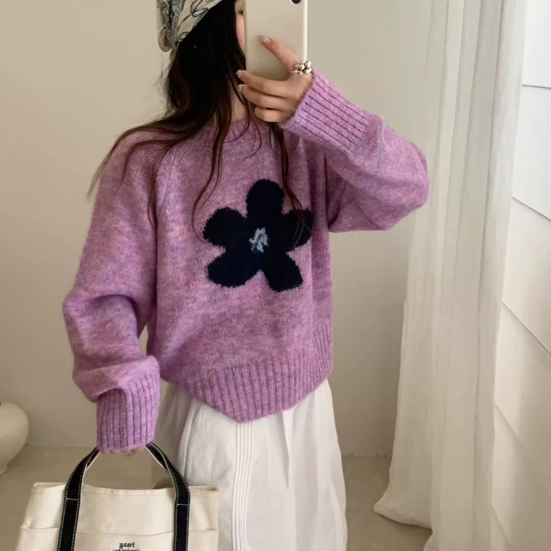 Damsweater med Blommönster och Högflitigt Material Mirla-Eva Jonsson