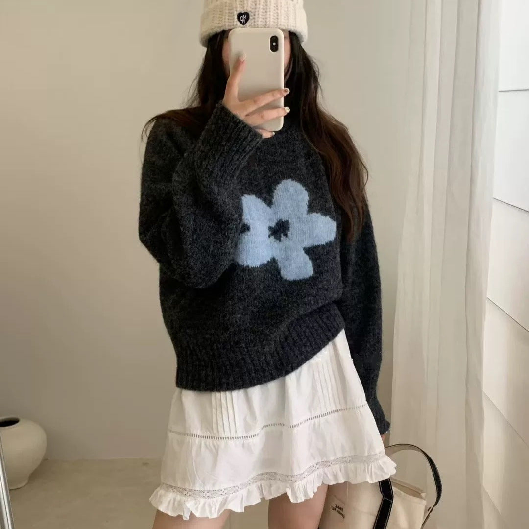 Damsweater med Blommönster och Högflitigt Material Mirla-Eva Jonsson