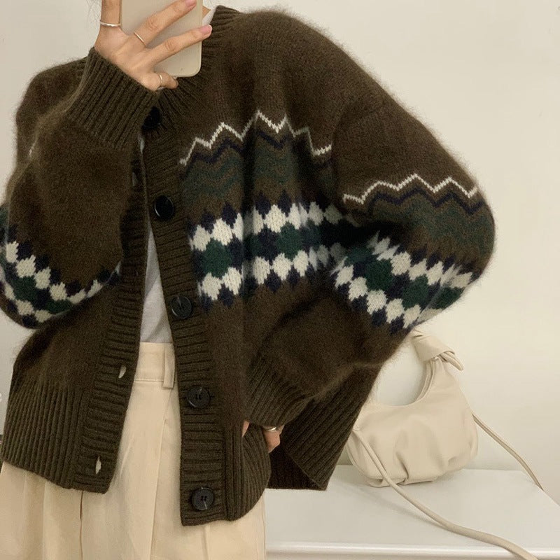 Damsweater med grafiskt mönster och knappar Mirla-Eva Jonsson