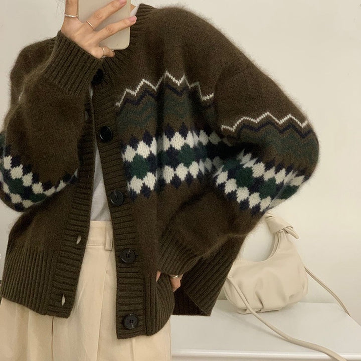 Damsweater med grafiskt mönster och knappar Mirla-Eva Jonsson