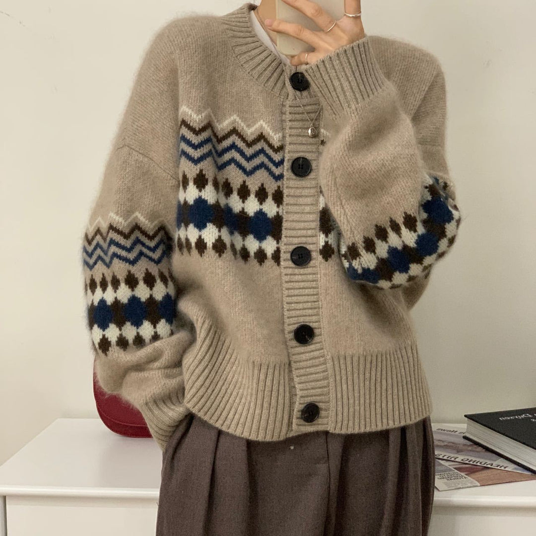 Damsweater med grafiskt mönster och knappar Mirla-Eva Jonsson