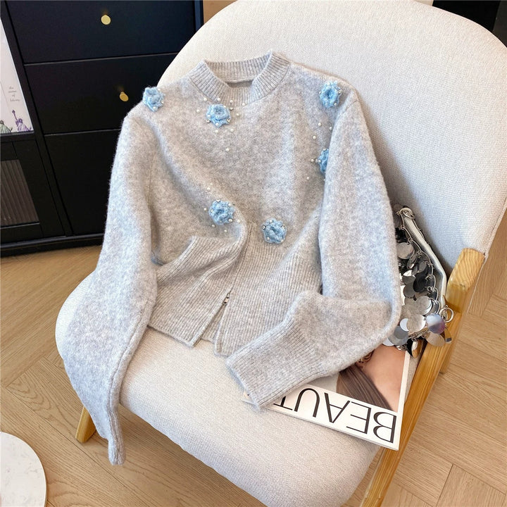 Damsweater med texturerad blommönster och pärlbeslag Mirla-Eva Jonsson
