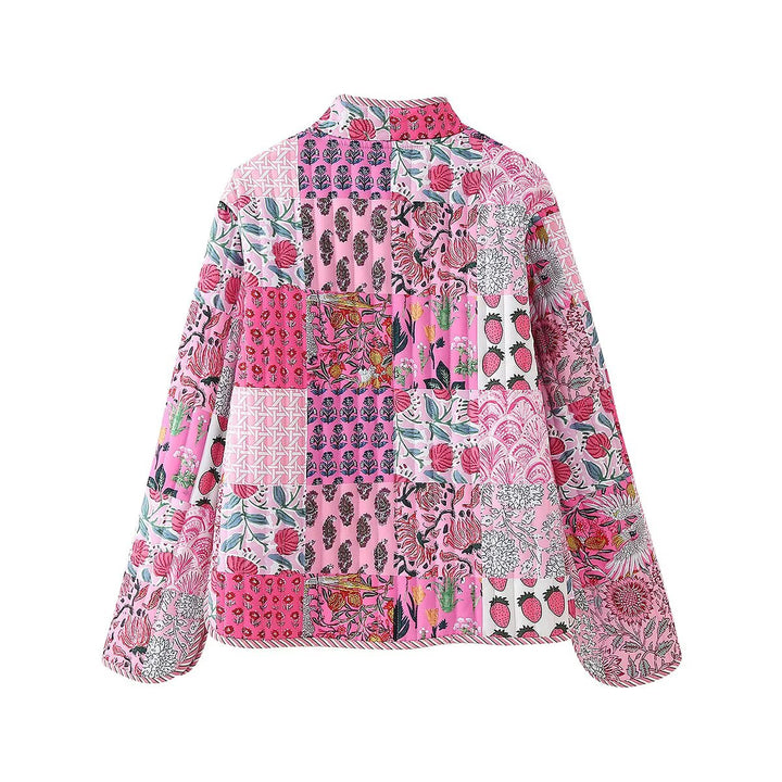Damsydd quiltat patchworkjacka med färgglad design och praktiska fickor Mirla-Eva Jonsson