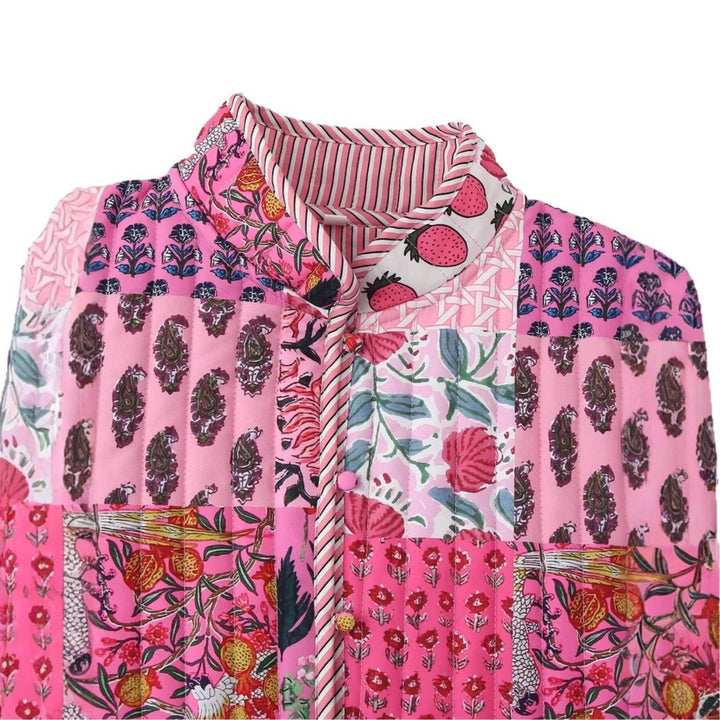 Damsydd quiltat patchworkjacka med färgglad design och praktiska fickor Mirla-Eva Jonsson