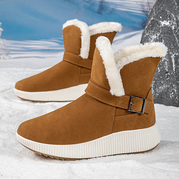 Damsydda fodrade vinterskor med modig spänndekoration och halkfri sula Mirla-Eva Jonsson