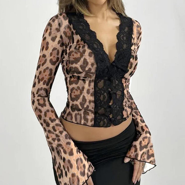 Damtop med lekfullt leopardmönster och raffinerade volanger Mirla-Eva Jonsson