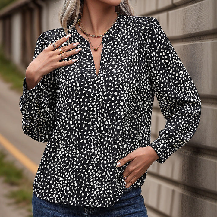 Damtopp med modern prickdesign och eleganta volanger Mirla-Eva Jonsson