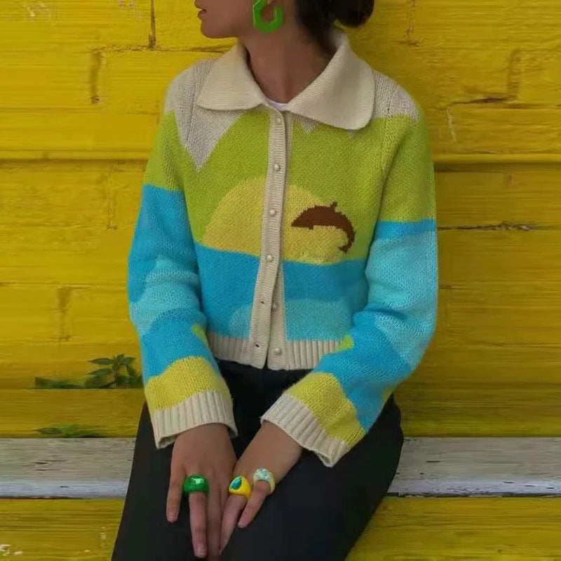 Damtrendig cardigan med söt delfindesign och knäppkrage Mirla-Eva Jonsson