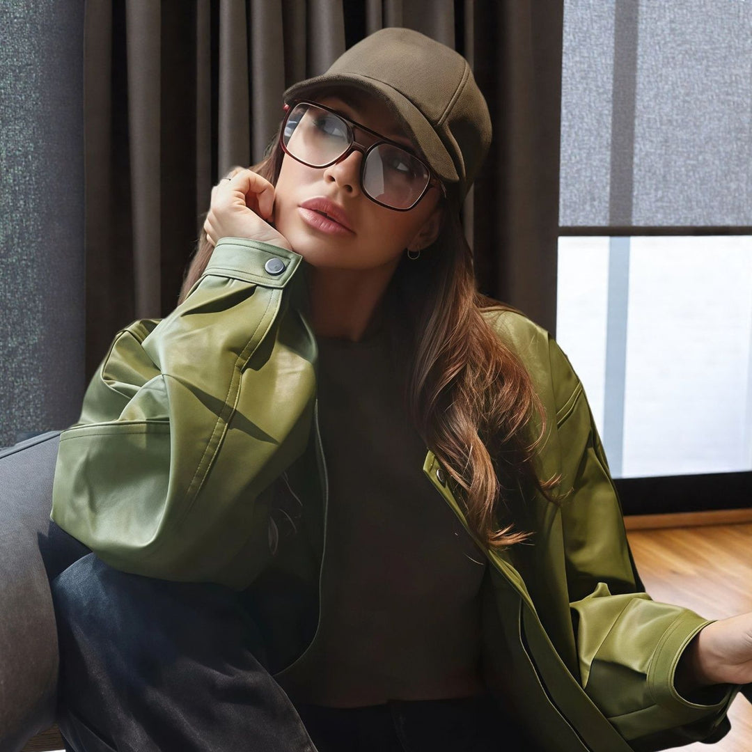 Damtrendig oversized jacka med avslappnad passform och voluminösa ärmar Mirla-Eva Jonsson