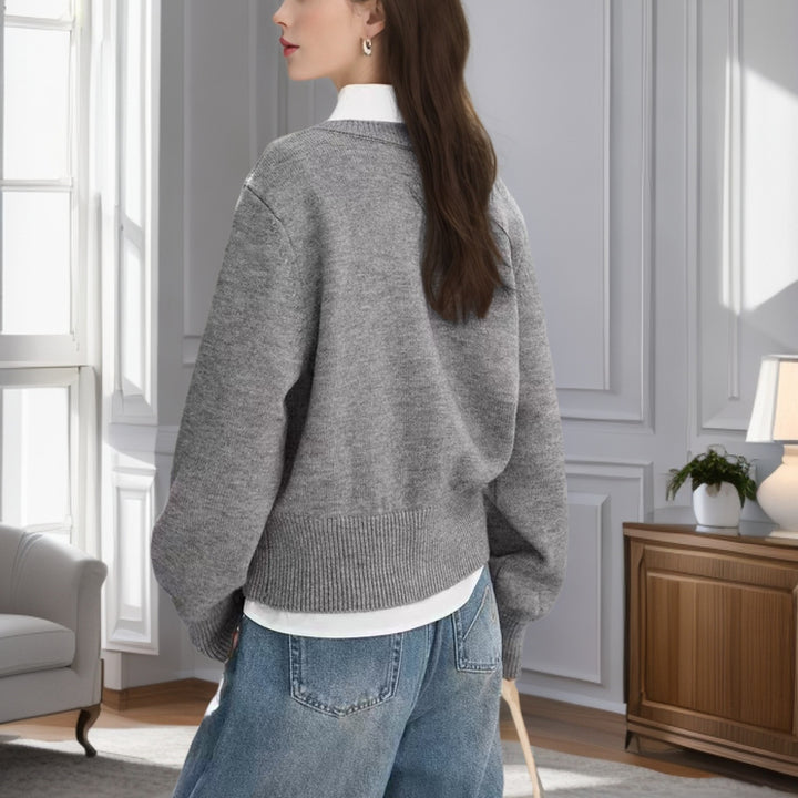Damtröja med knappslå och mjukt material Mirla-Eva Jonsson