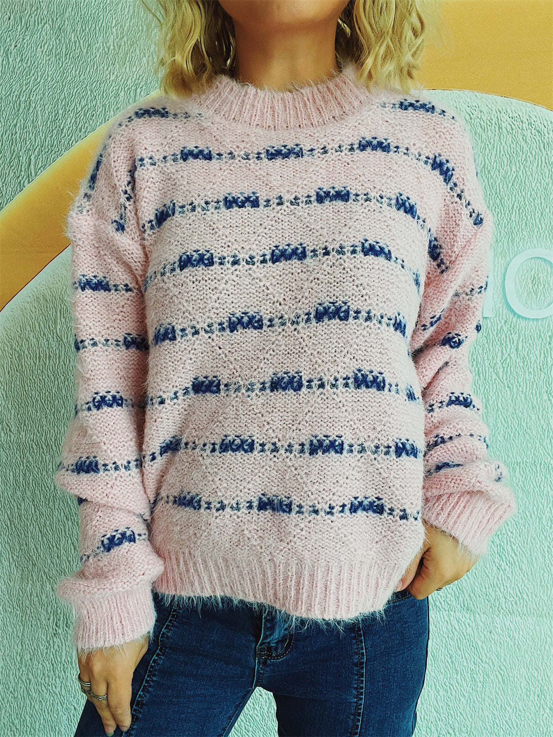 Damtröja med mjukt mohairmaterial och modernt randmönster Eva Jonsson-Eva Jonsson