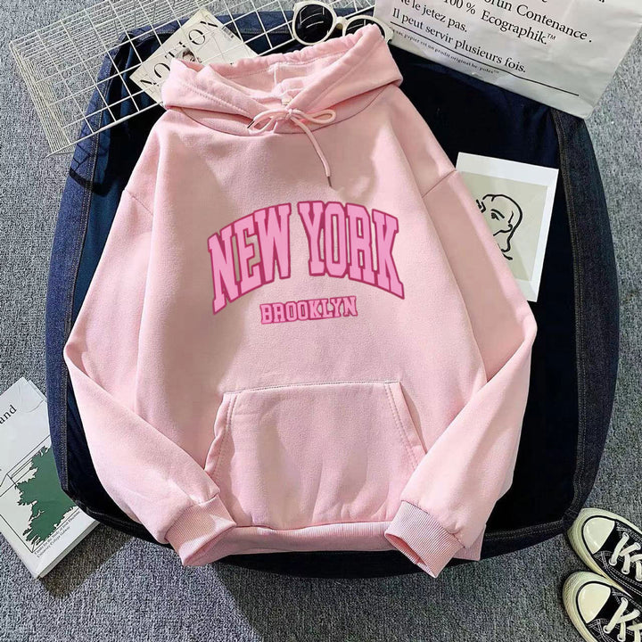 Damtröja med trendig New York Brooklyn-tryck Mirla-Eva Jonsson