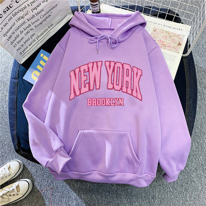 Damtröja med trendig New York Brooklyn-tryck Mirla-Eva Jonsson