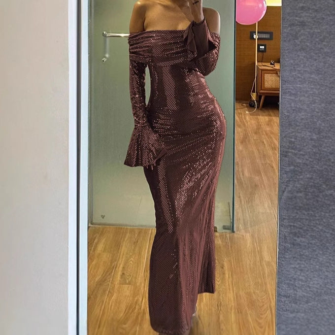 Elegant Aftonklänning med Off-Shoulder & Utsvängda Ärmar | Mirla-Eva Jonsson