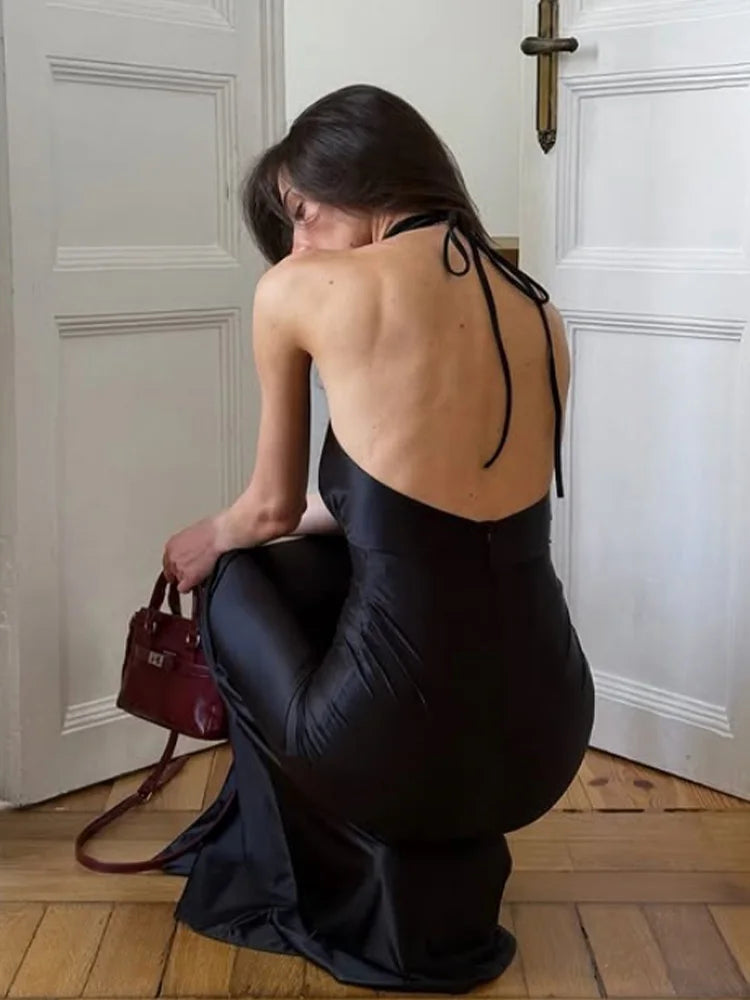 Elegant Figurformande Aftonklänning med Högkrage för Fest | Mirla-Eva Jonsson