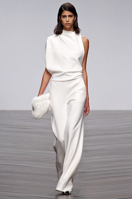 Elegant Jumpsuit – dammodell med hög hals, ärmlös och vida ben-Eva Jonsson