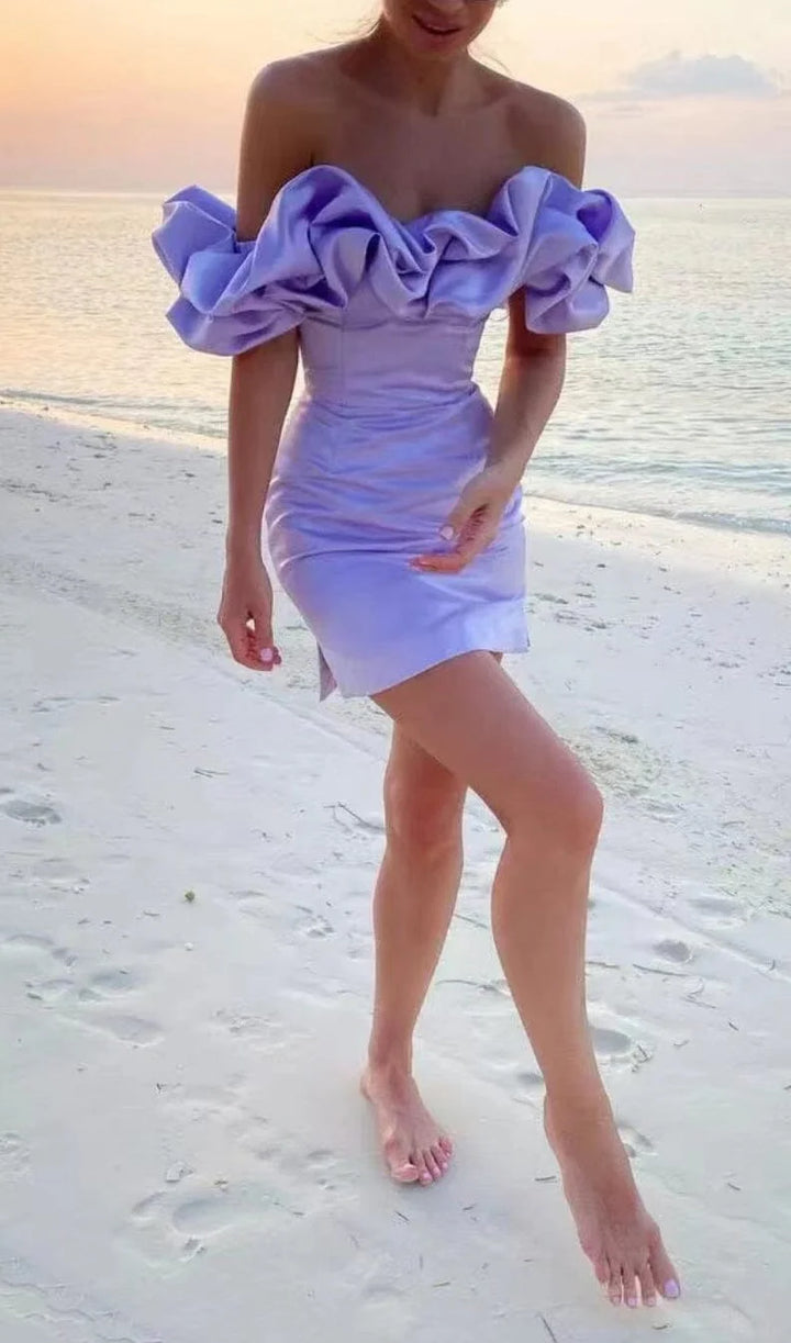 Elegant Satinklänning med Volang, Off-Shoulder Mini för Fest | Eva Jonsson-Eva Jonsson