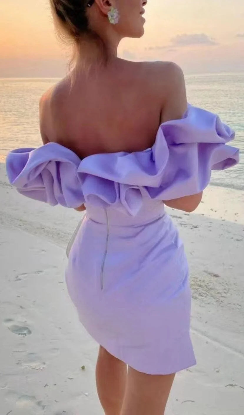Elegant Satinklänning med Volang, Off-Shoulder Mini för Fest | Eva Jonsson-Eva Jonsson