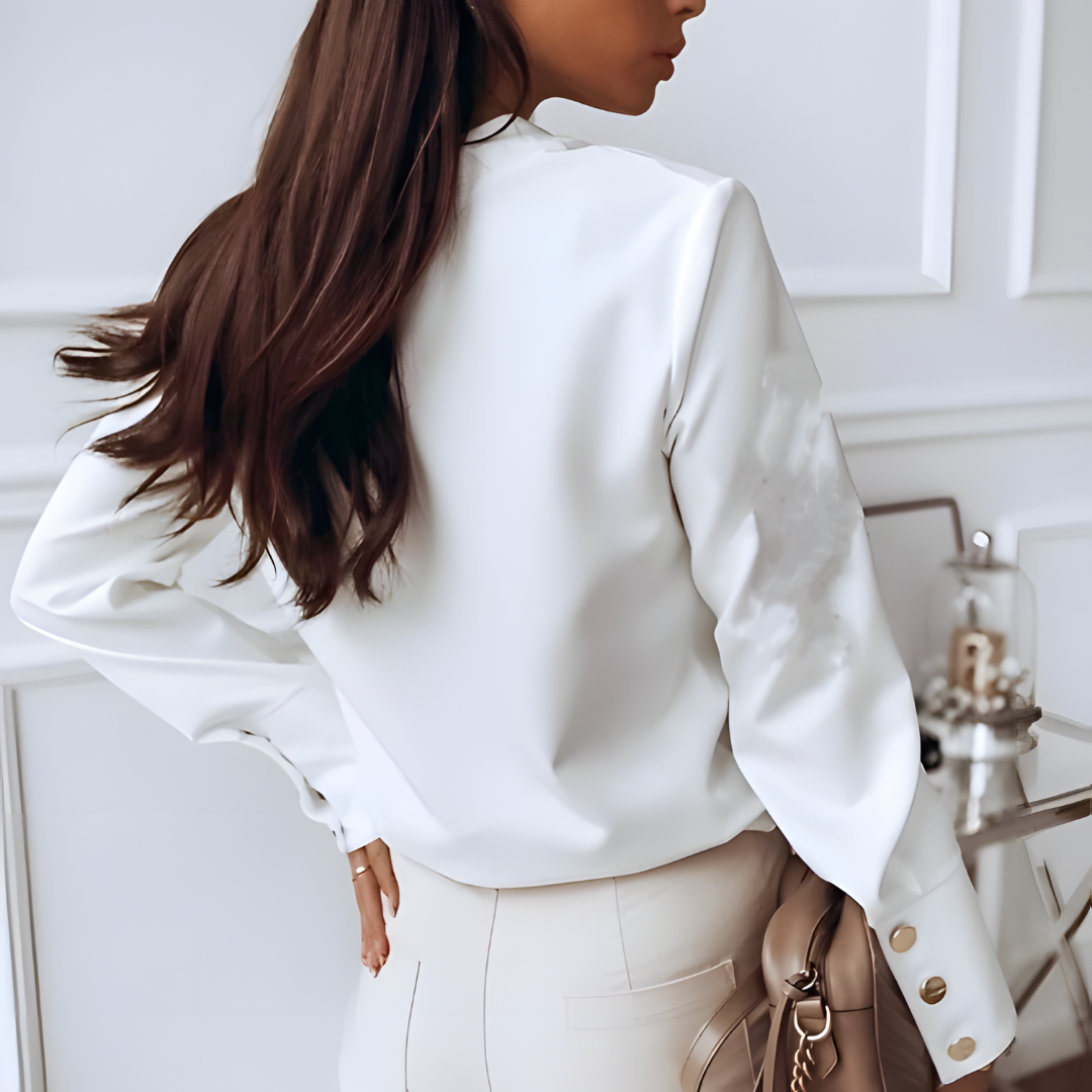 Elegant blus - Långärmad, knappförsedd satinblus för kvinnor-Eva Jonsson