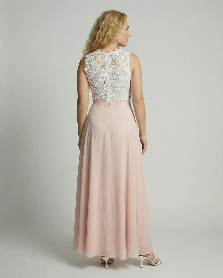 Elegant dam sommardress i spets för sommar Mirla-Eva Jonsson