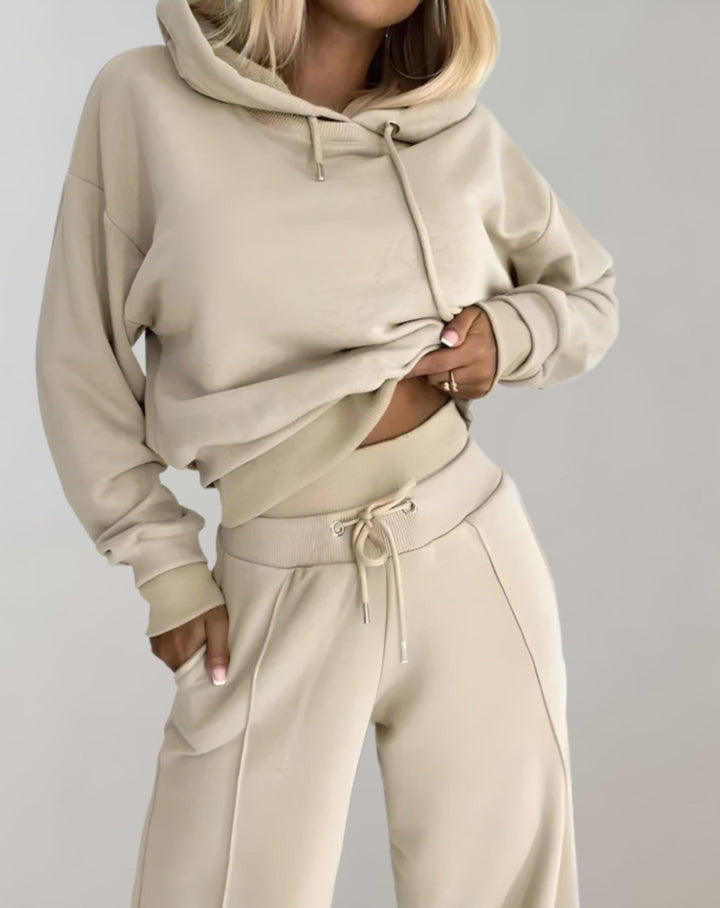 Mirla | 2-delad uppsättning med en tvåfärgad hoodie och vida byxor för kvinnor-Eva Jonsson