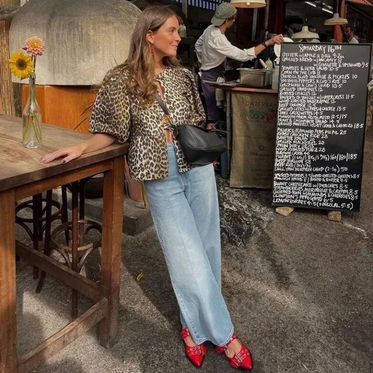 Mirla | Blus med leopardmönster och knut-Eva Jonsson