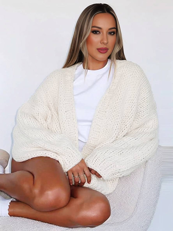 Mirla | Cardigan i Grovstick enfärgad med nedhasade axlar långärmad dam elegant avslappnad vid oversized blus-Eva Jonsson
