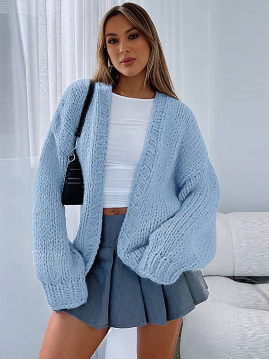 Mirla | Cardigan i Grovstick enfärgad med nedhasade axlar långärmad dam elegant avslappnad vid oversized blus-Eva Jonsson