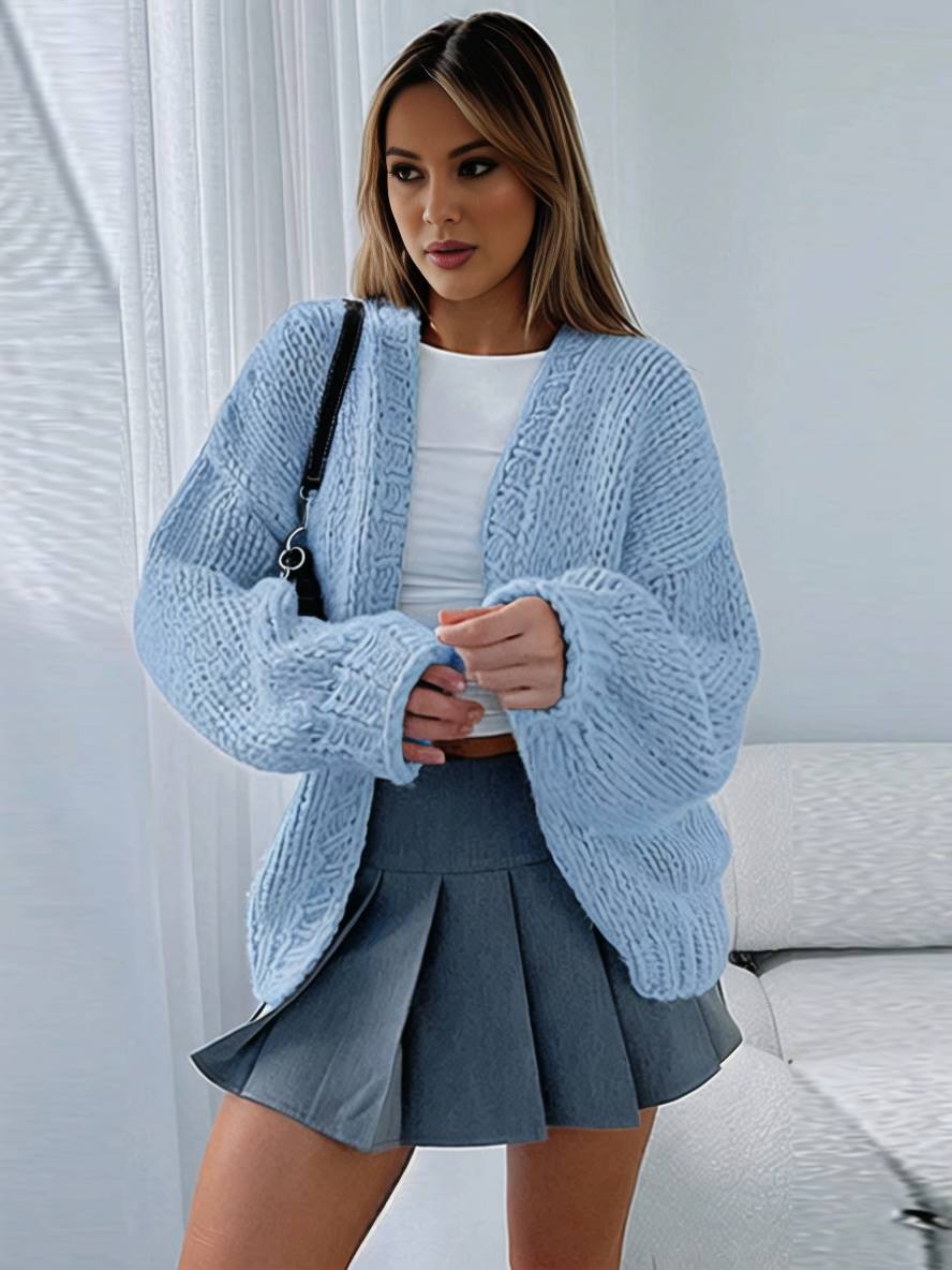Mirla | Cardigan i Grovstick enfärgad med nedhasade axlar långärmad dam elegant avslappnad vid oversized blus-Eva Jonsson