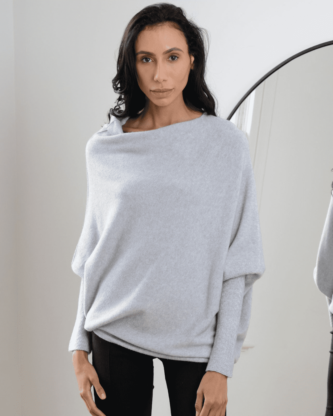 Mirla | Cressida Asymmetrisk Draperad, Elegant Rundhals-Eva Jonsson