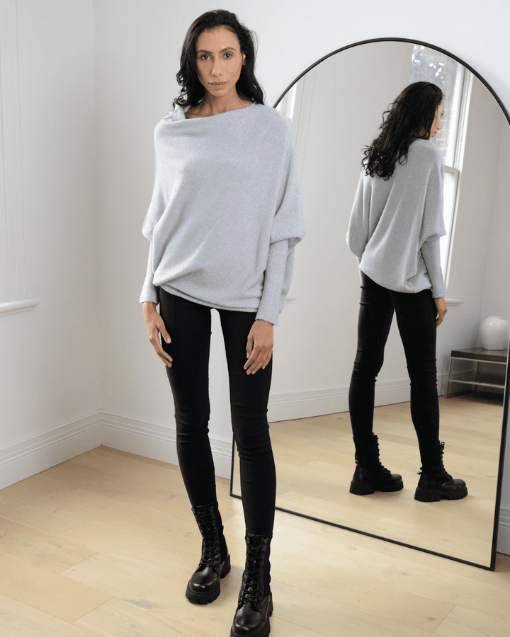 Mirla | Cressida Asymmetrisk Draperad, Elegant Rundhals-Eva Jonsson