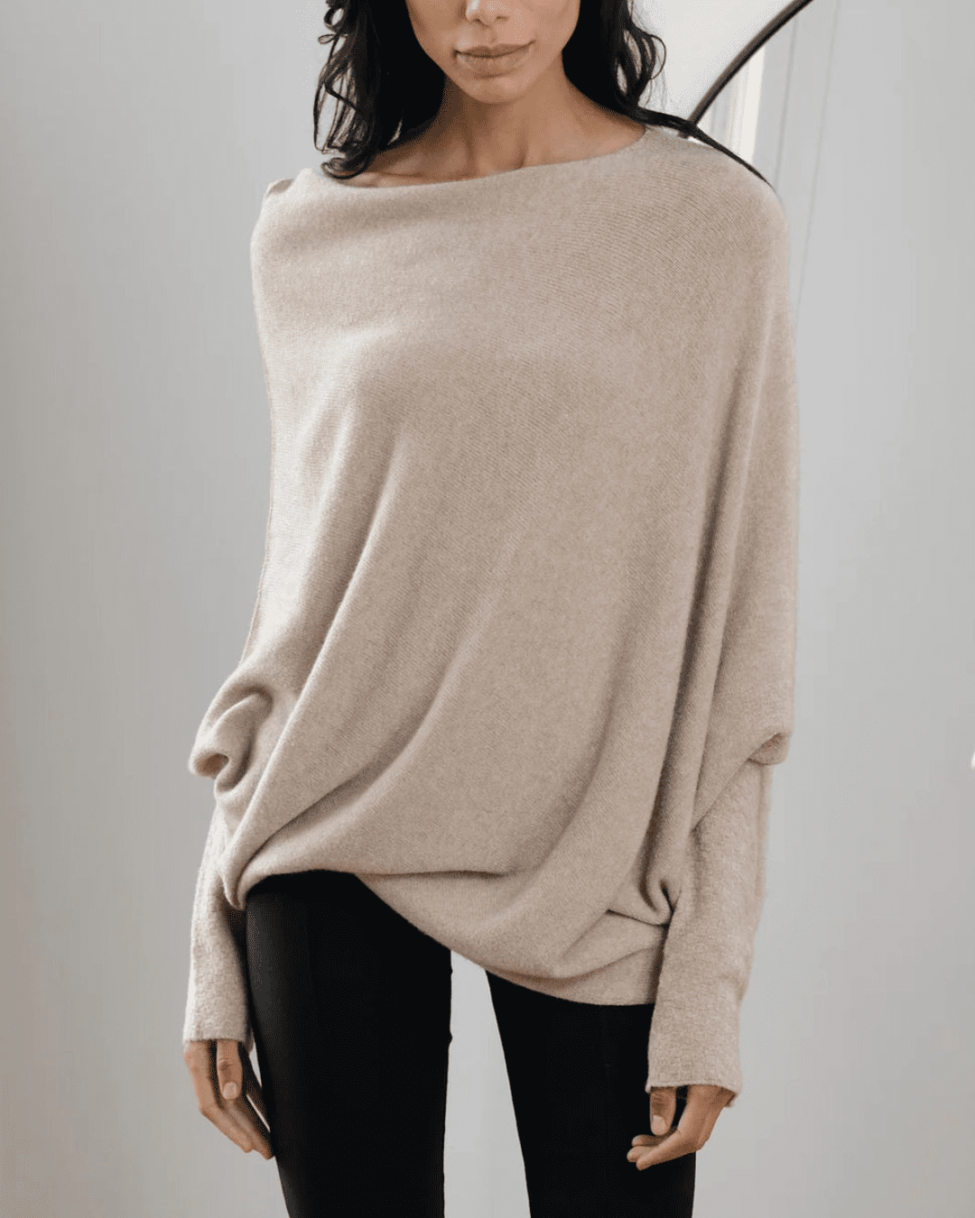 Mirla | Cressida Asymmetrisk Draperad, Elegant Rundhals-Eva Jonsson