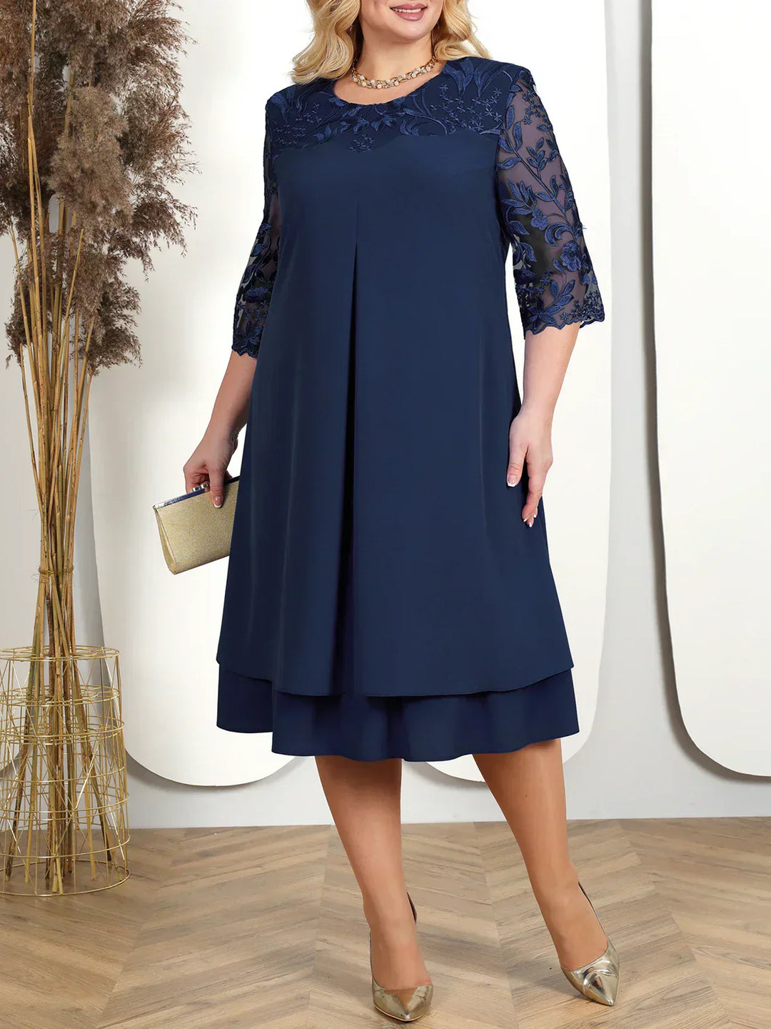 Mirla - Dam Elegant Broderad Kvallklänning, Flödande & Figurformad Skuren-Eva Jonsson