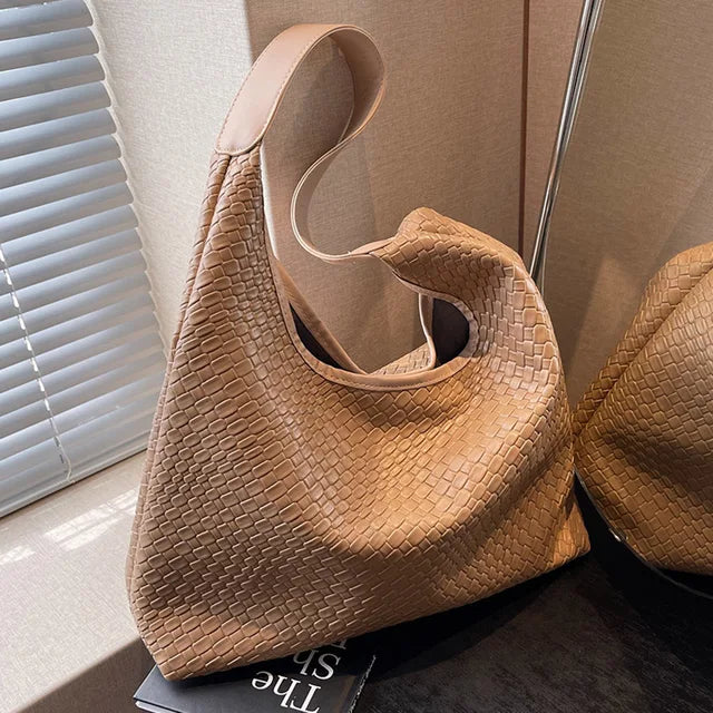 Mirla | Damens Mångsidig Axelväska i Mjuk Läder med Vävt Hobo-Design-Eva Jonsson