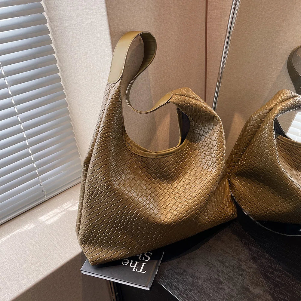 Mirla | Damens Mångsidig Axelväska i Mjuk Läder med Vävt Hobo-Design-Eva Jonsson