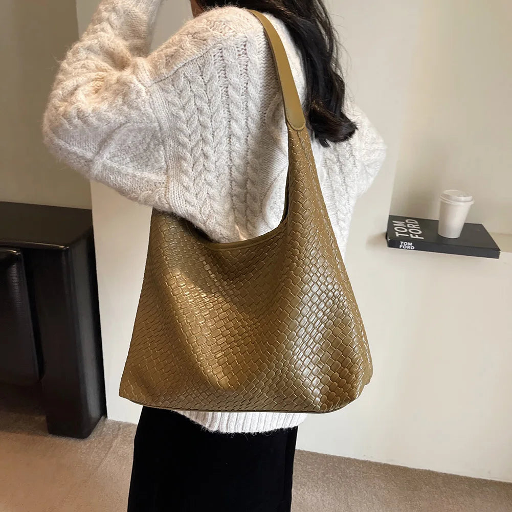 Mirla | Damens Mångsidig Axelväska i Mjuk Läder med Vävt Hobo-Design-Eva Jonsson