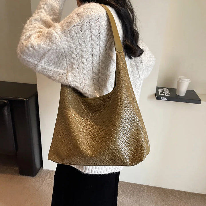 Mirla | Damens Mångsidig Axelväska i Mjuk Läder med Vävt Hobo-Design-Eva Jonsson