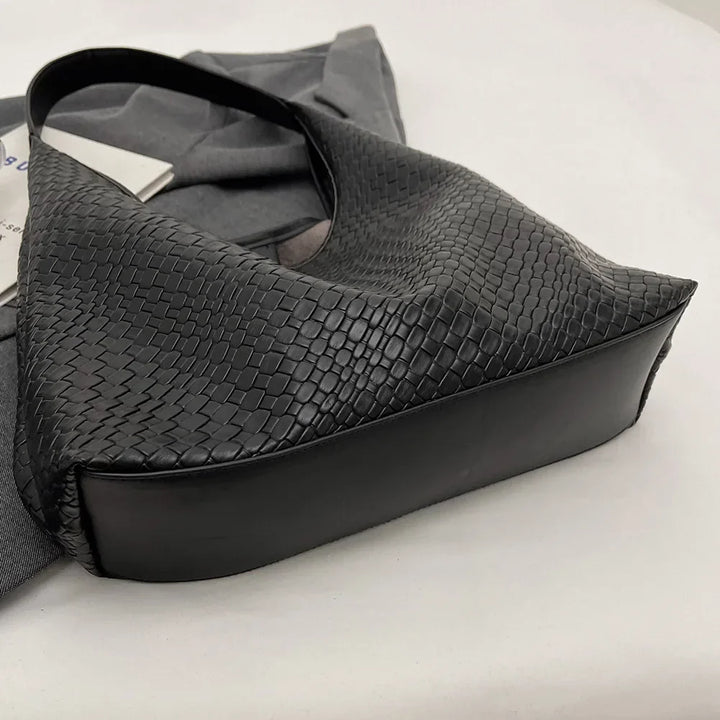 Mirla | Damens Mångsidig Axelväska i Mjuk Läder med Vävt Hobo-Design-Eva Jonsson